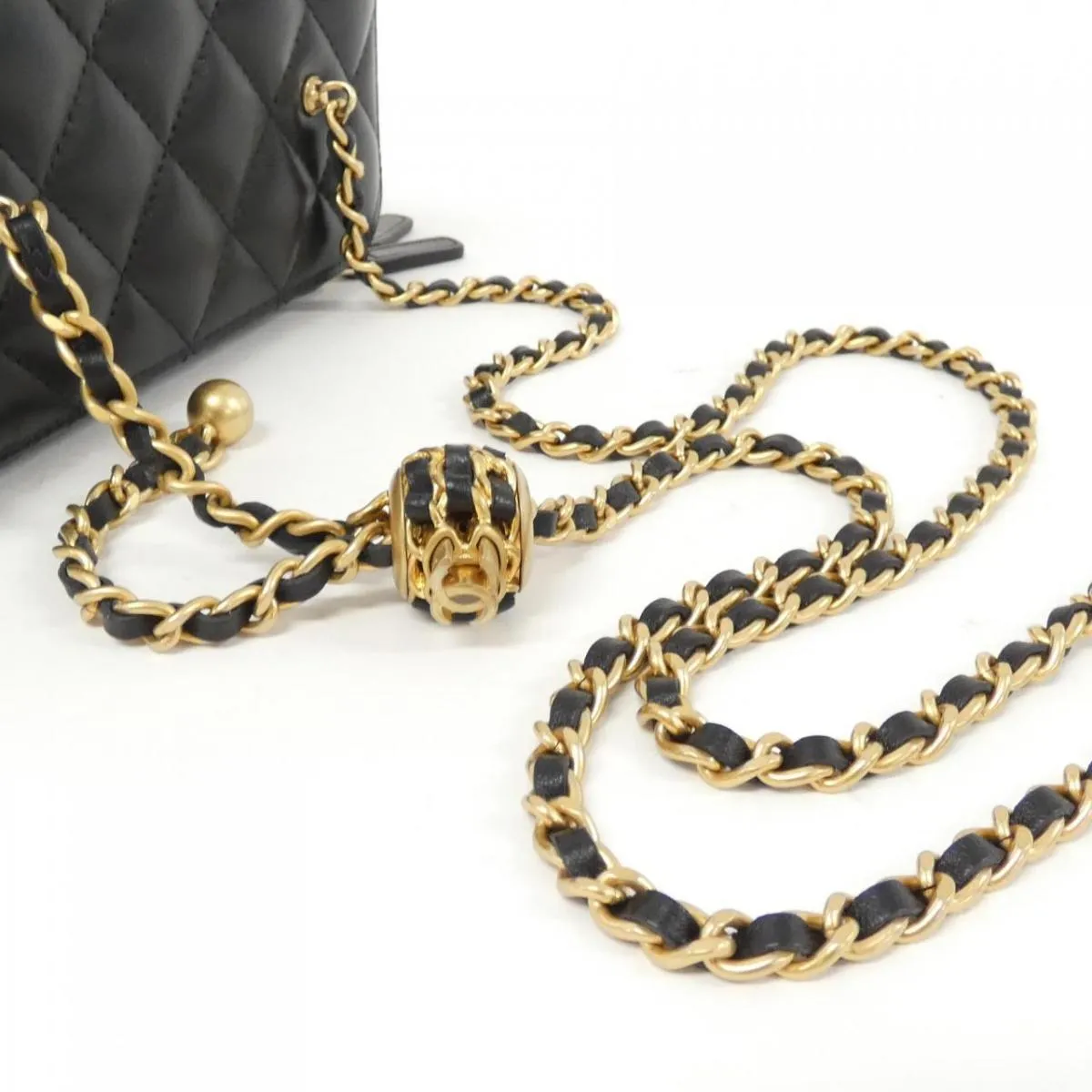 CHANEL AP2303 SHOULDER BAG