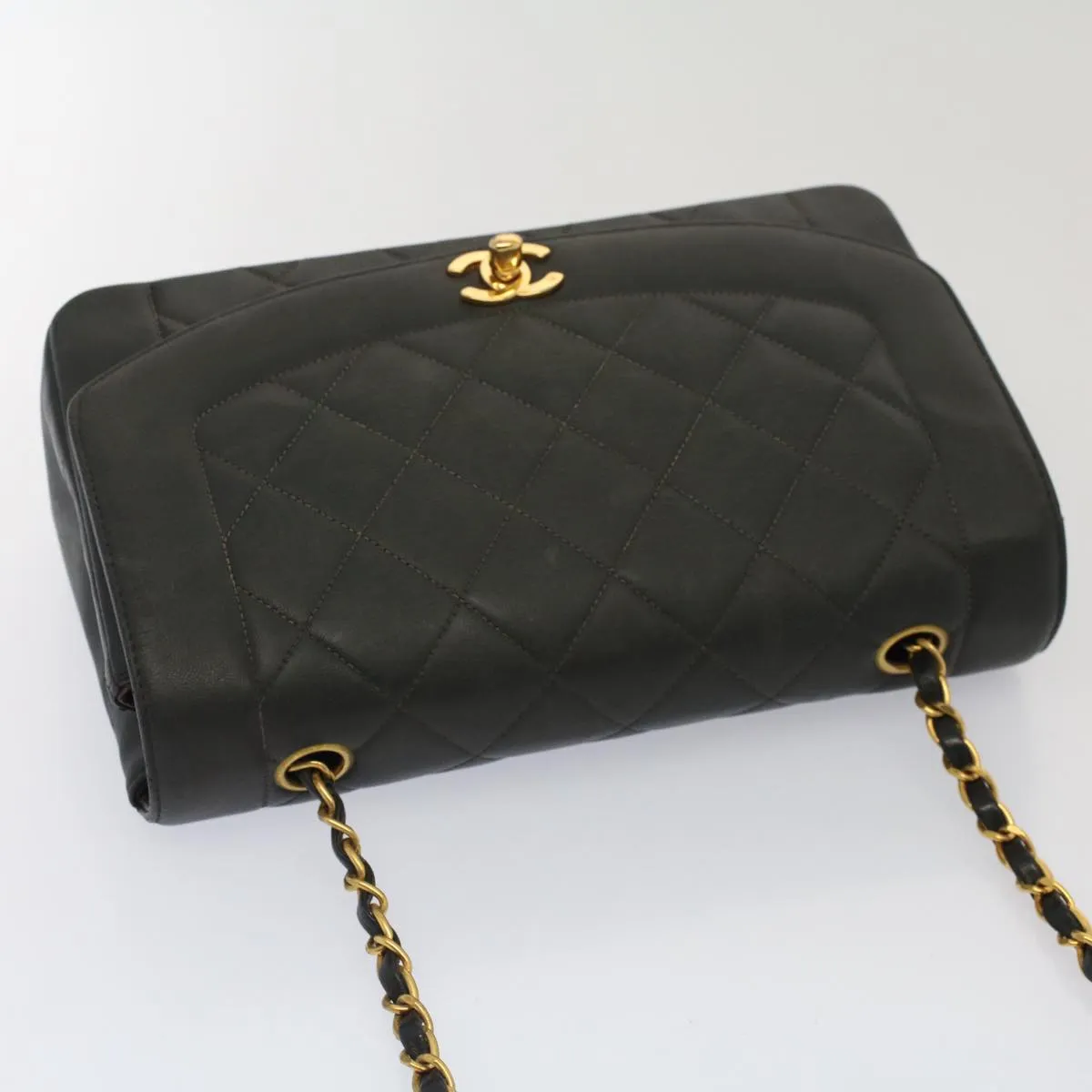 CHANEL Diana Matelasse Turn Lock Shoulder Bag Lamb Skin Black CC Auth 51272A