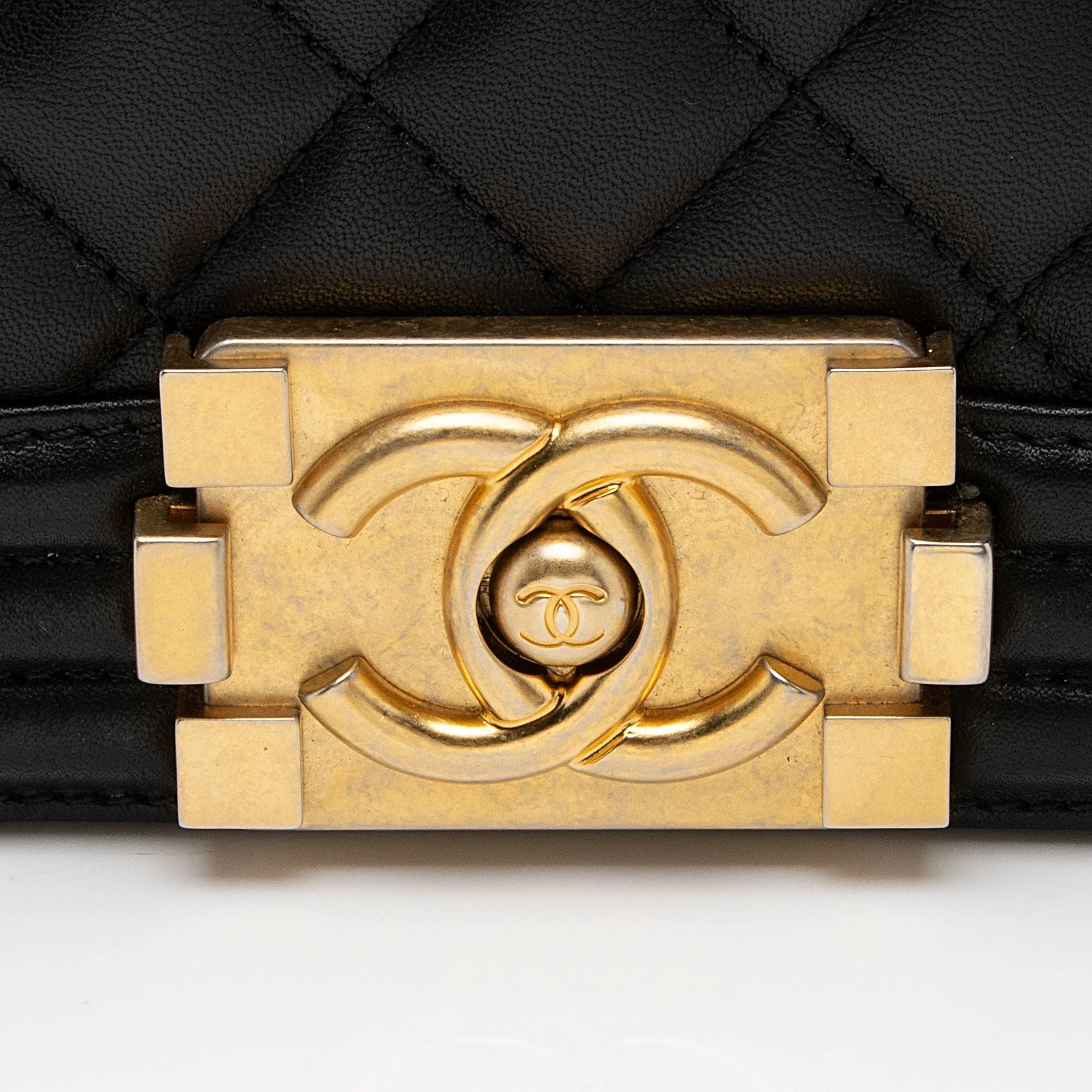 Chanel Lambskin Old Medium Boy Bag (SHF-QJr6Pf)