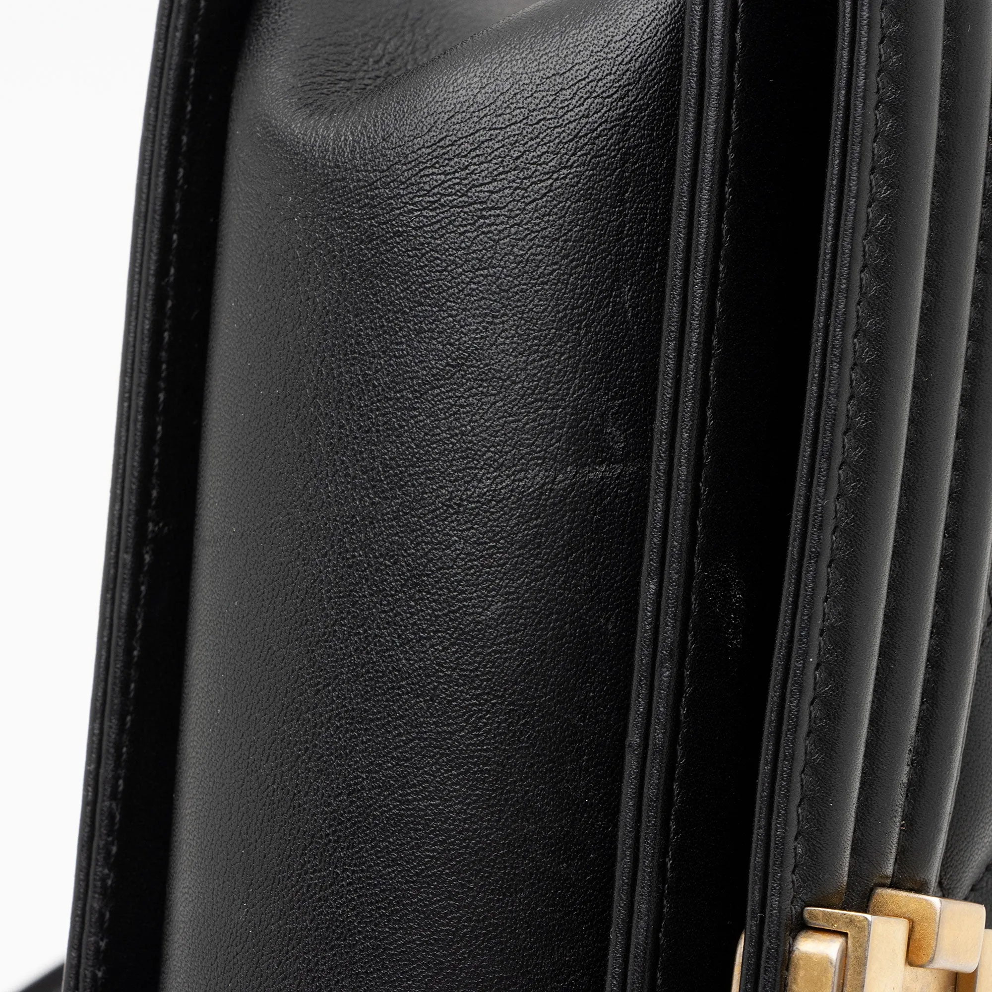 Chanel Lambskin Old Medium Boy Bag (SHF-QJr6Pf)
