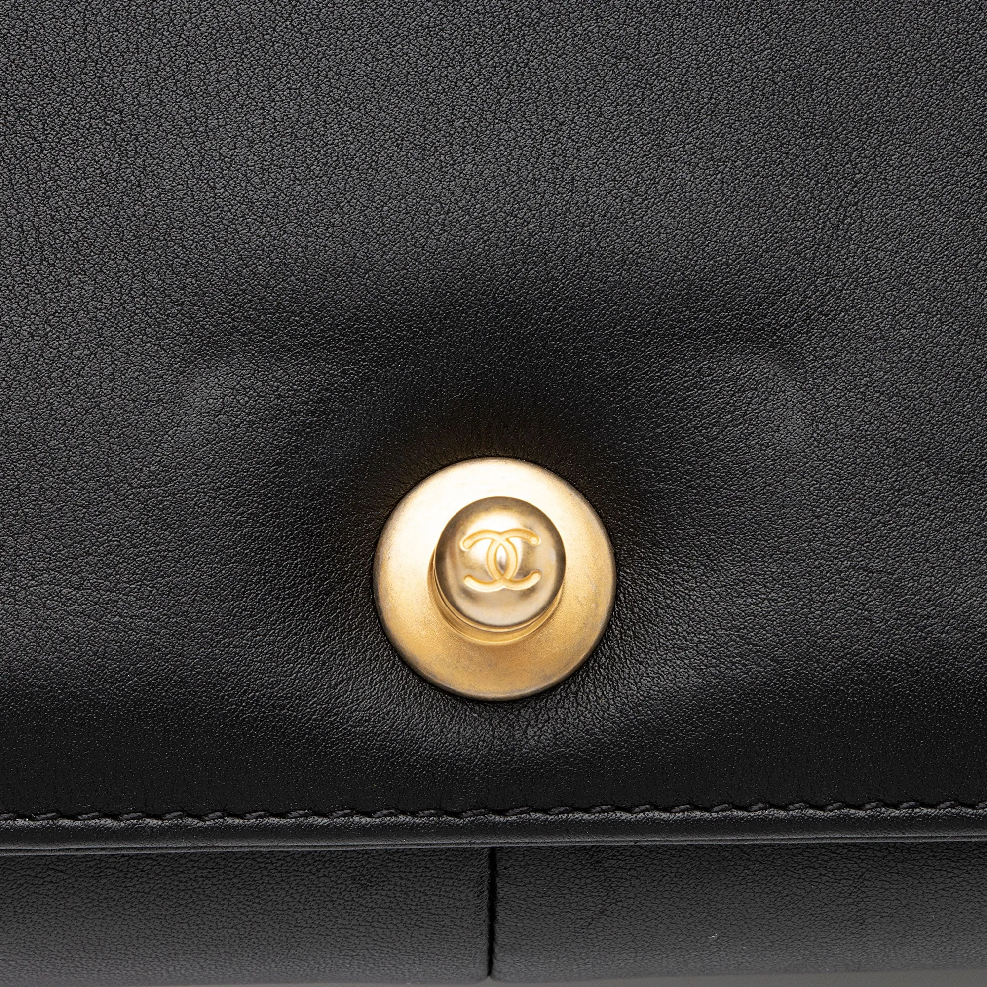 Chanel Lambskin Old Medium Boy Bag (SHF-QJr6Pf)