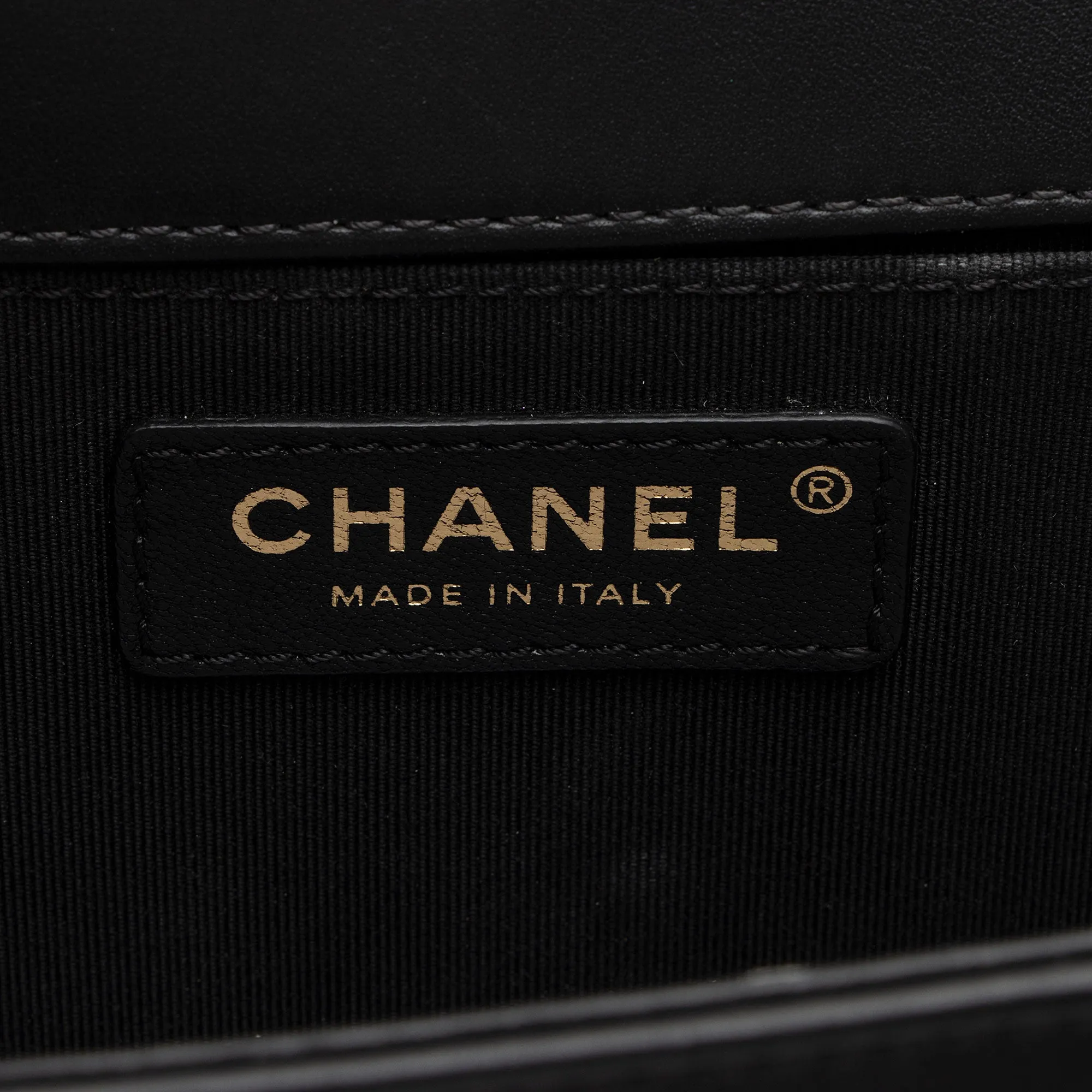 Chanel Lambskin Old Medium Boy Bag (SHF-QJr6Pf)