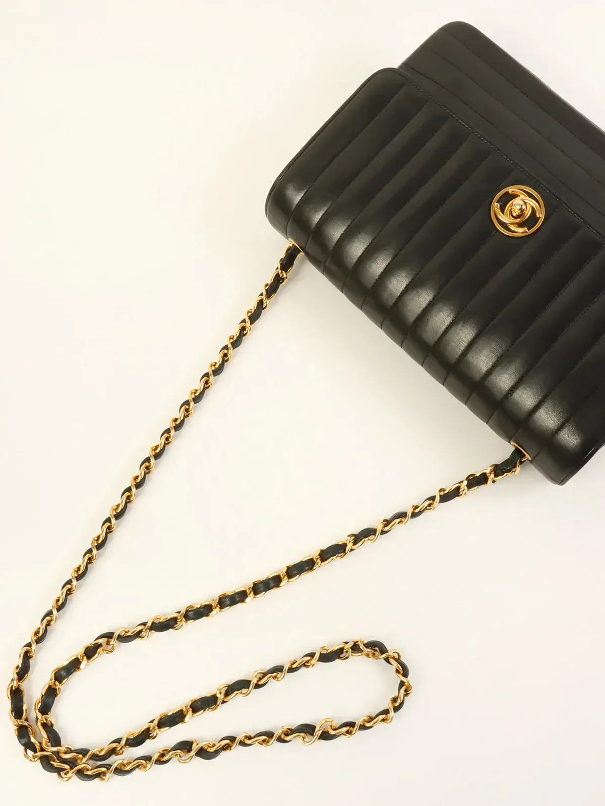 CHANEL Mademoiselle Stitch Circle Turn-Lock Chain Bag Black