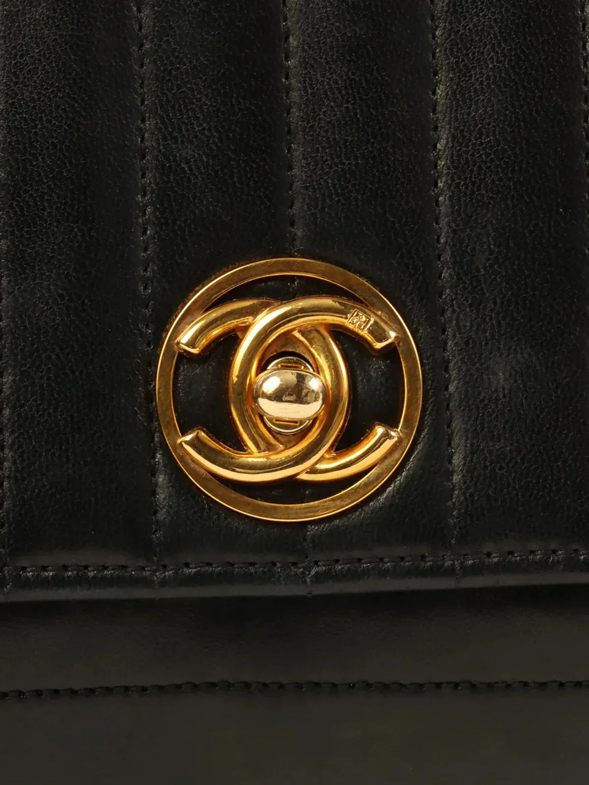 CHANEL Mademoiselle Stitch Circle Turn-Lock Chain Bag Black