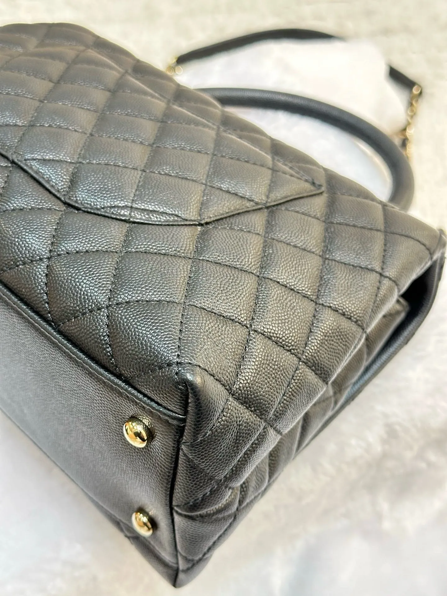 Chanel Medium Caviar Quilted Coco Handle Flap Black GHW 30 holo card