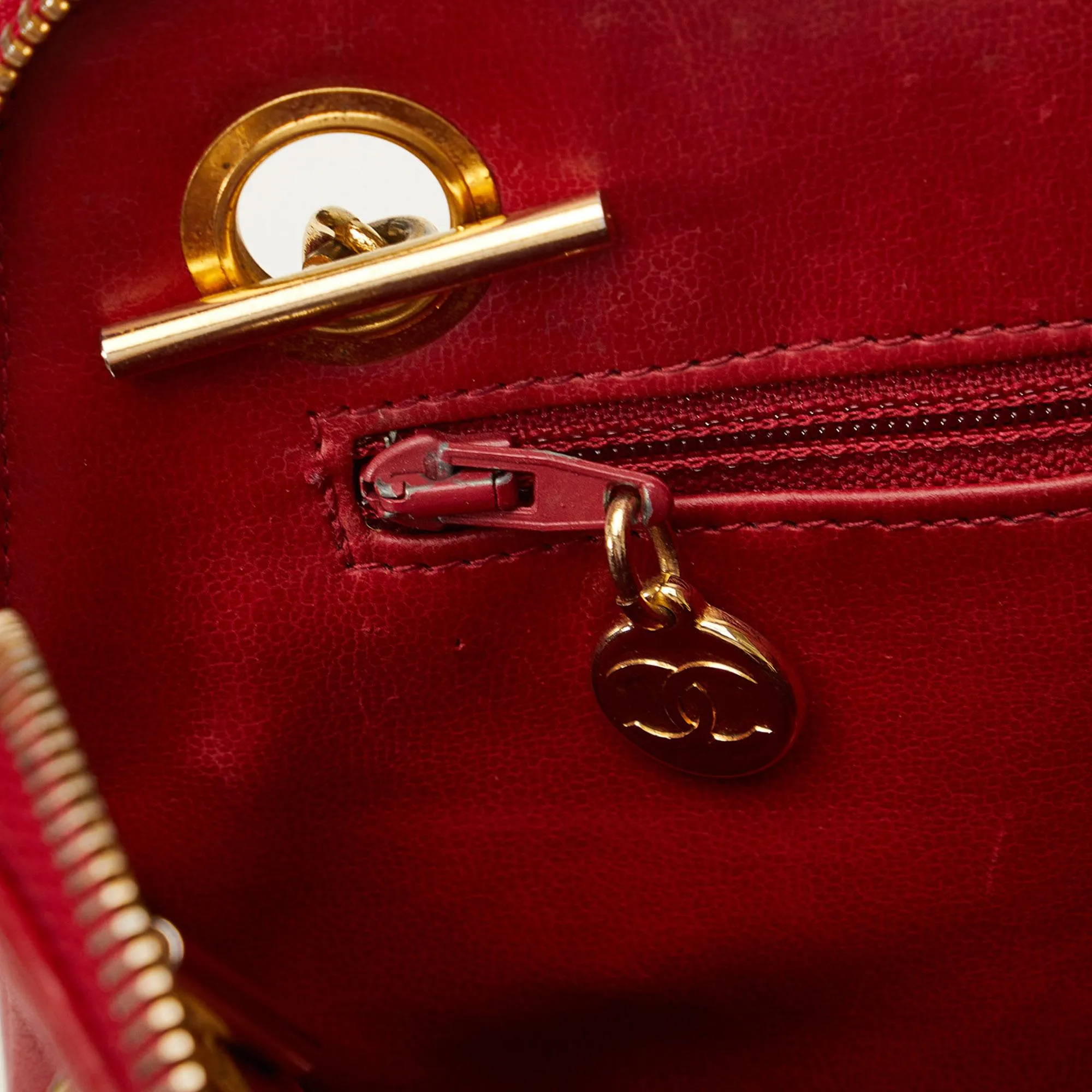 Chanel Quilted Lambskin Shoulder Bag (SHG-Qw6dWQ)