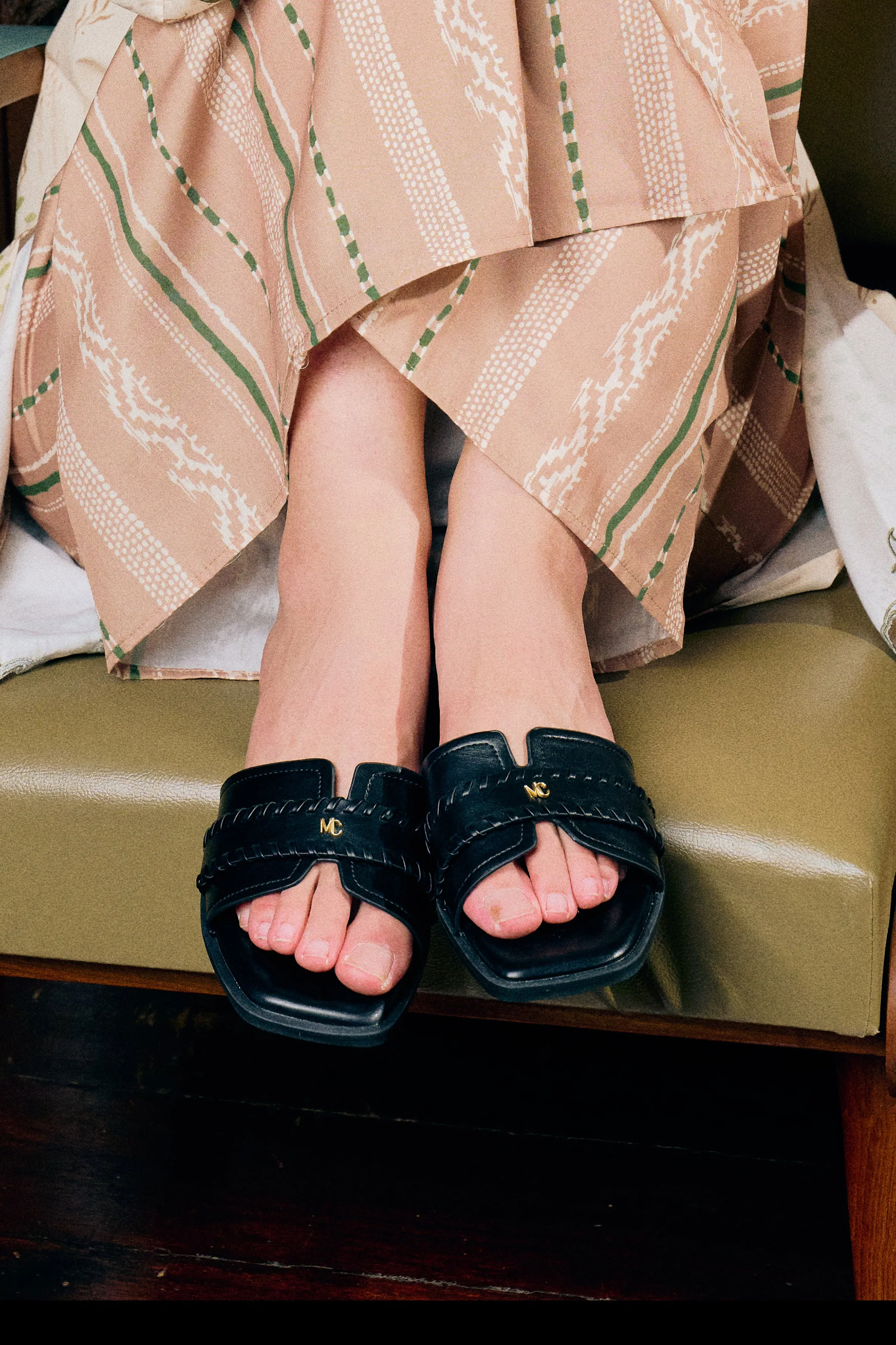 Maena Sandals (Black)
