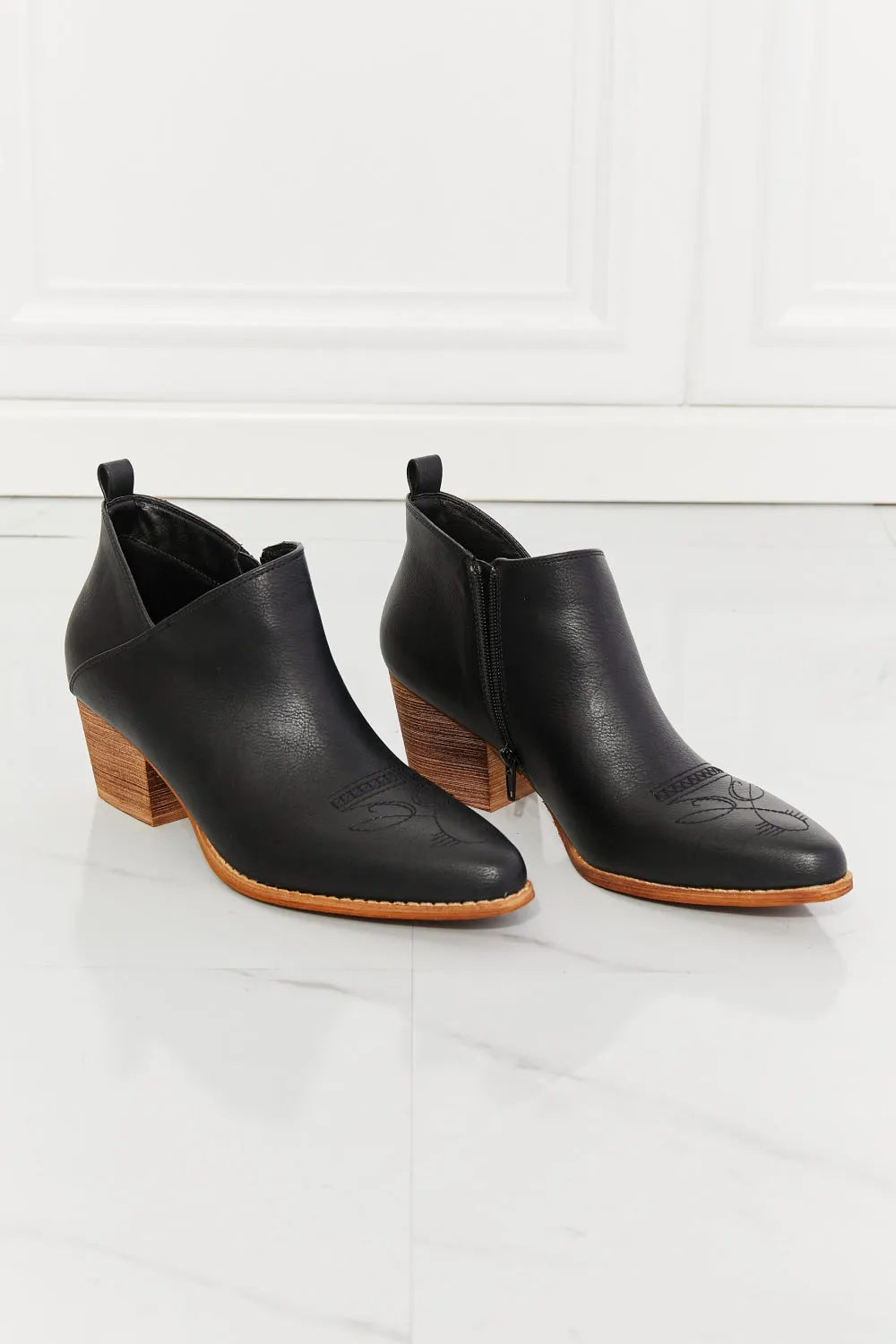 MMShoes Embroidered Crossover Cowboy Pointy Toe Stacked Heel Bootie Ankle Boots in Black Trust Yourself
