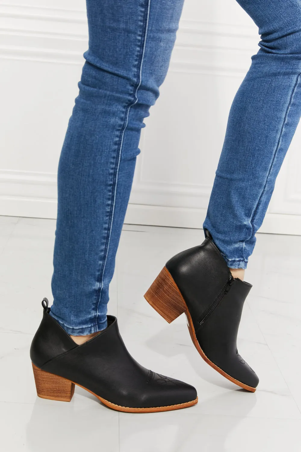 MMShoes Embroidered Crossover Cowboy Pointy Toe Stacked Heel Bootie Ankle Boots in Black Trust Yourself