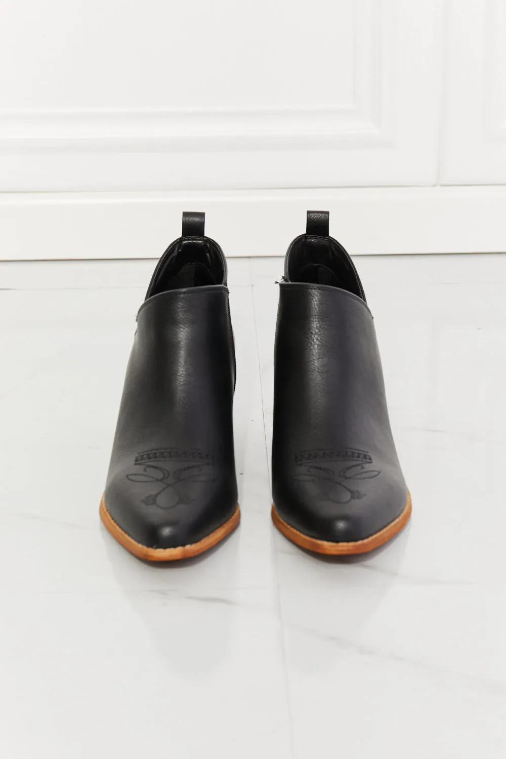 MMShoes Embroidered Crossover Cowboy Pointy Toe Stacked Heel Bootie Ankle Boots in Black Trust Yourself