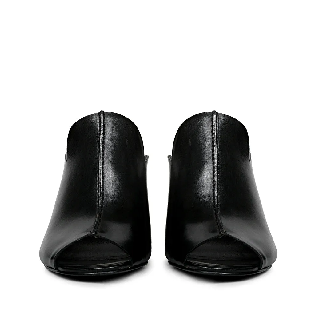 Saint Amor Black Leather Block Heel Mule