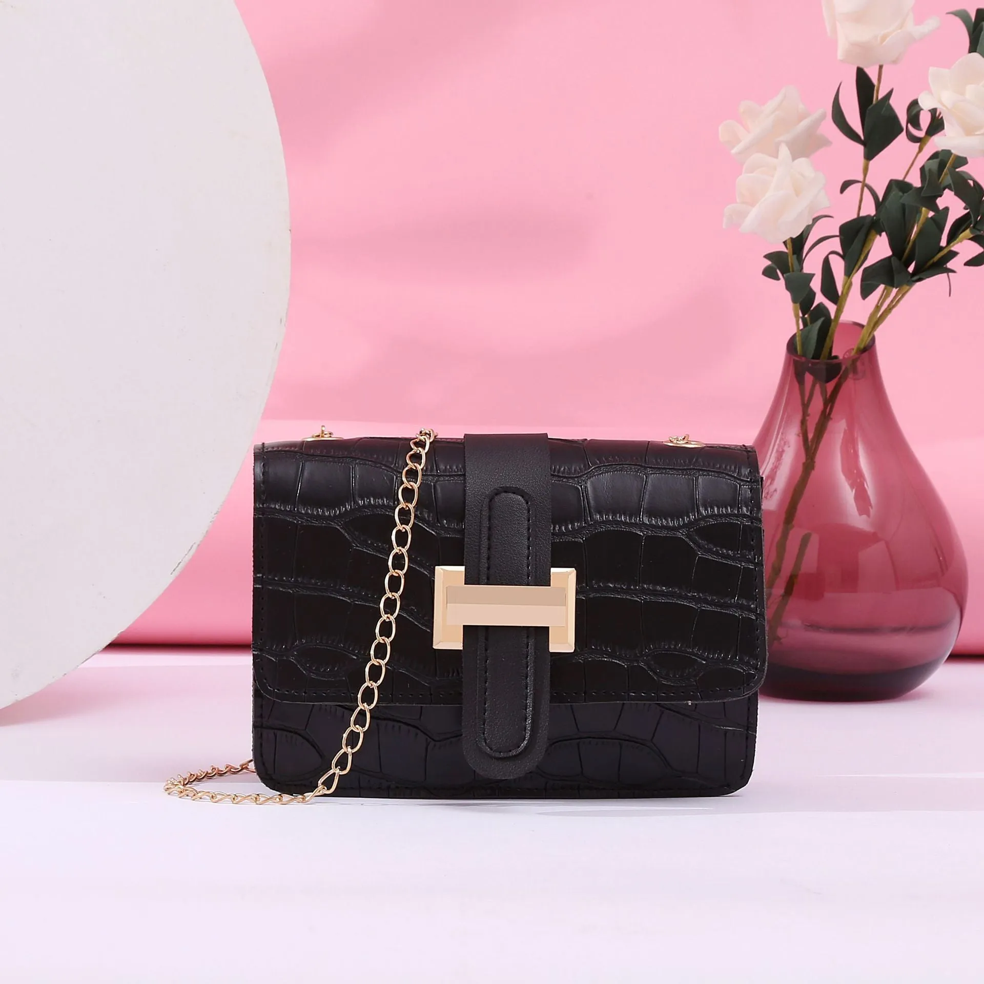 Women’s Elegant Small Crossbody Bag with Chain Shoulder Strap