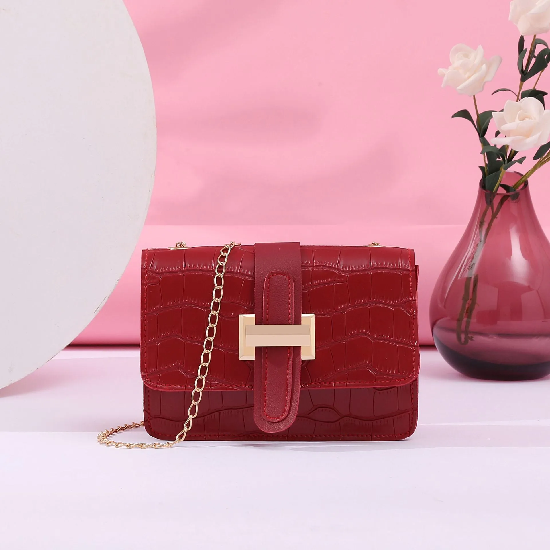 Women’s Elegant Small Crossbody Bag with Chain Shoulder Strap